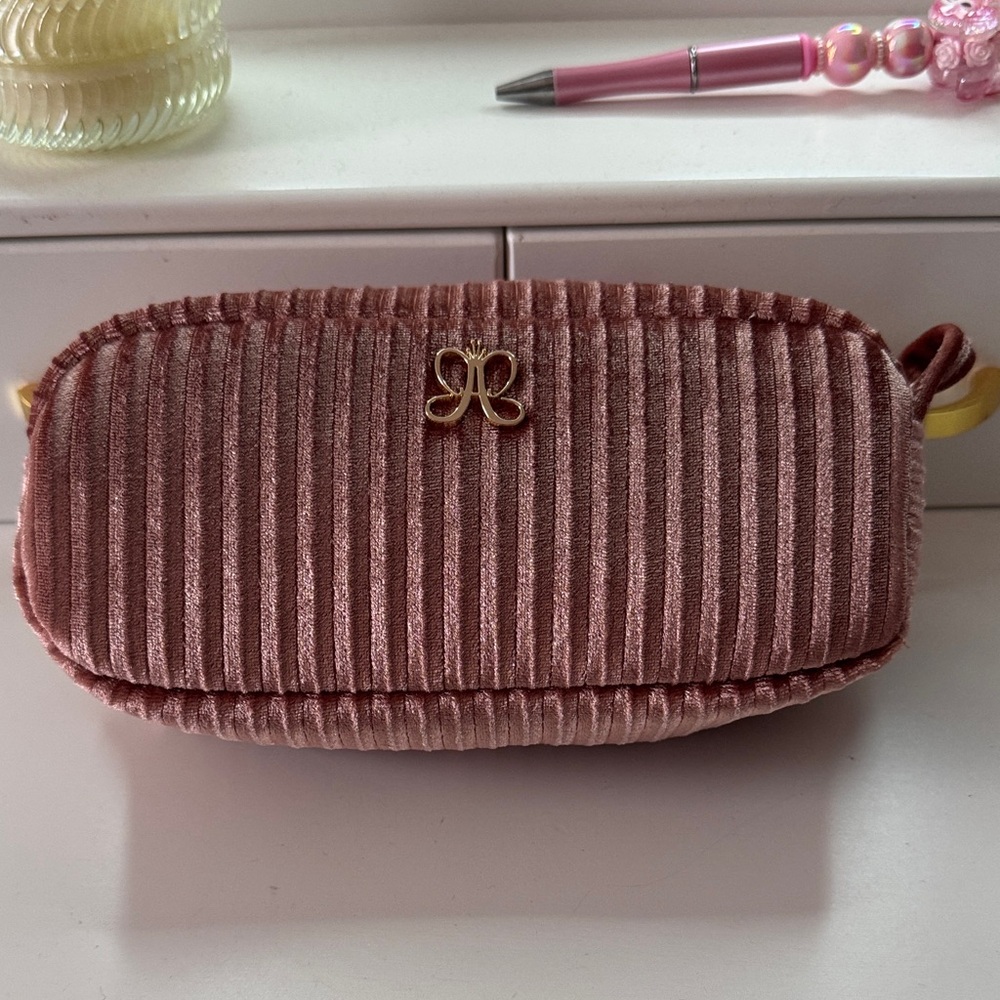 Elegant Velvet Clutch/makeup bag in Pink